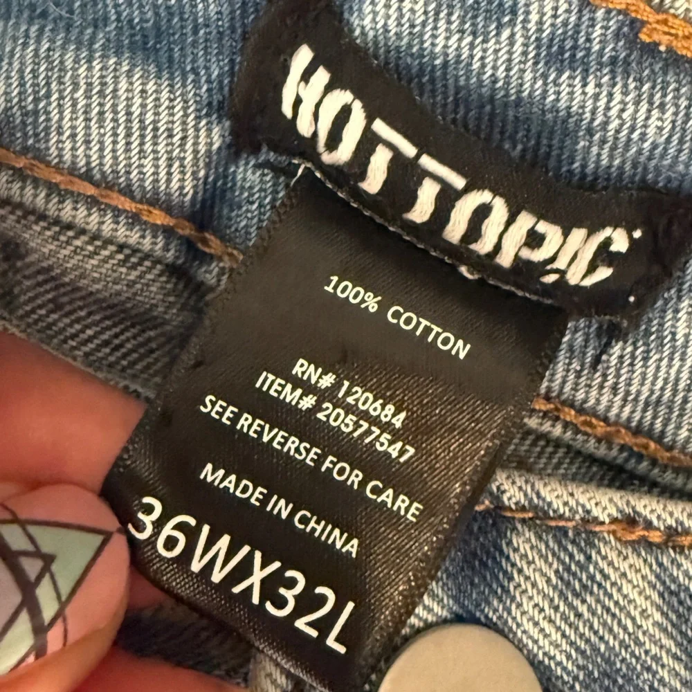 Hot Topic these relaxed